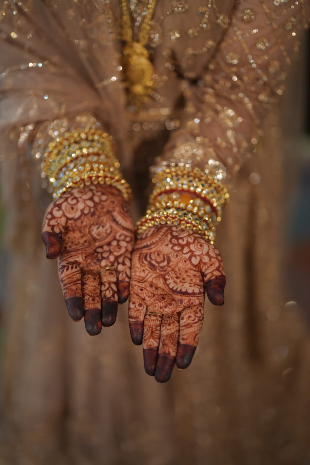 Professional mehendi service at Nilofar Makeover Salon